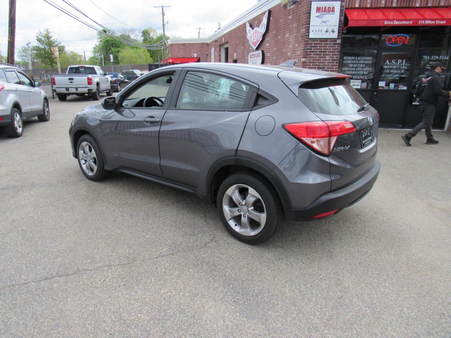 2017 Gray /Black Honda HR-V (3CZRU6H30HG) , Automatic transmission, located at 215 Milton St, Dedham, MA, 02026, (781) 329-5144, 42.241905, -71.157295 - This nice compact SUV is in excellent condition.. Runs like new. All ASPI Motor Cars vehicles are fully serviced before they are delivered to assure the highest quality used vehicles. Comes with a 3/3 warranty included in the price. Call for details. Prices on all vehicles do not include $299.9 - Photo#4